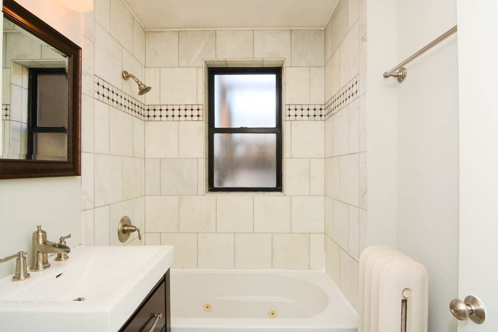 Building Photo - 736 W Addison St