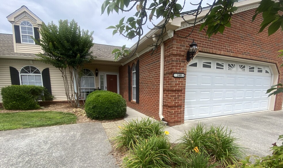 Main entrance with two car garage to the right. - 1701 Water Oak Dr