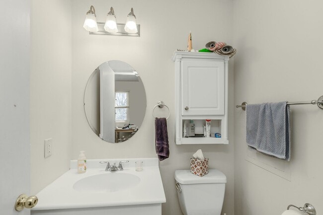 Building Photo - 222 Virginia 3 bed 2 bath apartment in historic Cathedral Hill neighborhood