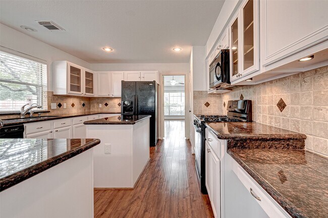 Building Photo - 22926 Rainbow Bend Ln