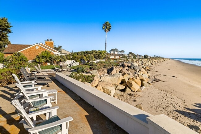 Building Photo - 867 Sand Point Rd