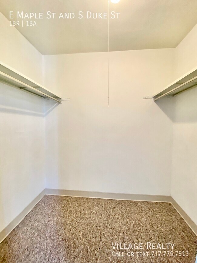 Building Photo - 501 E Maple St