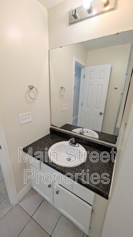 Building Photo - 8264 Continental Dr