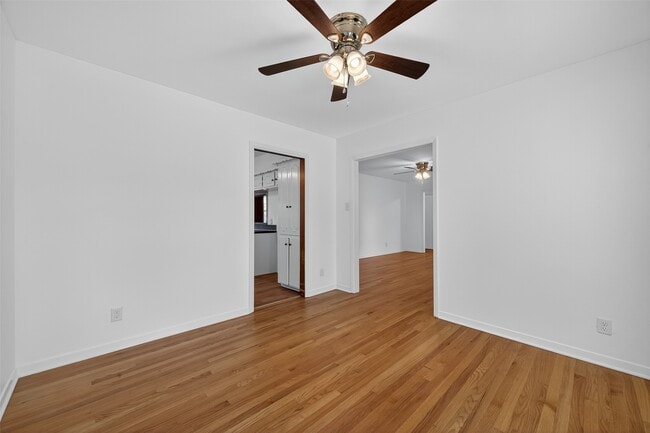Building Photo - 8210 Edgemoor Dr