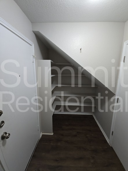 Building Photo - 120 Beech Dr