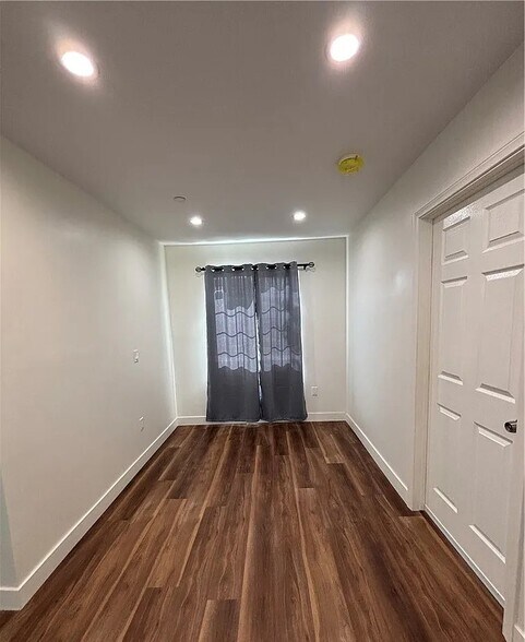 living room - 7333 Kraft Ave