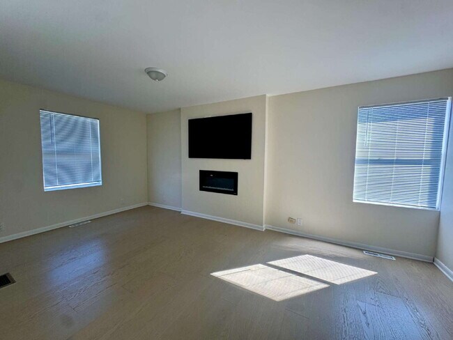 Building Photo - Ottawa Southside – 3 Bed / 2 Bath Duplex