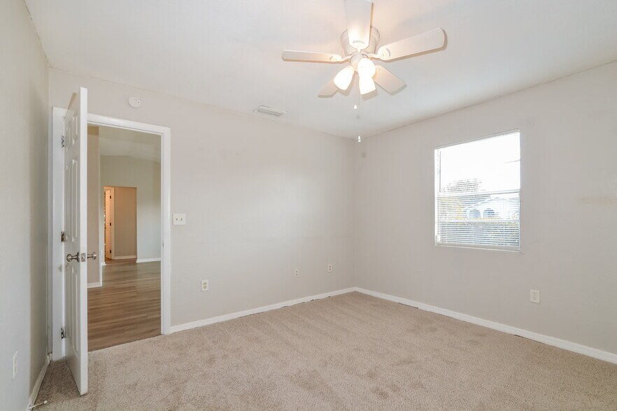 Building Photo - 648 Caribou Ct