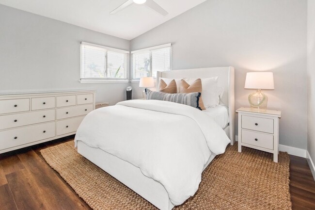 Building Photo - Long Term Unfurnished Rental available a f...