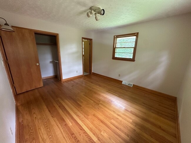 Building Photo - Spacious brick house with a caport and unf...