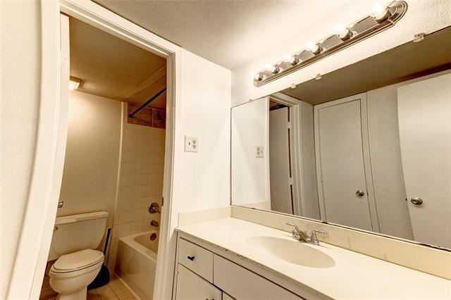 Building Photo - 5150 Amesbury Dr
