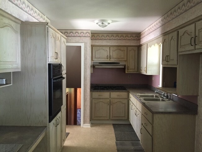 Building Photo - **UPCOMING**Near Ft. Benning. Columbus, GA  Bedroom 4 / 1 Full Bathroom & 2 Half Bathroom Home fo...