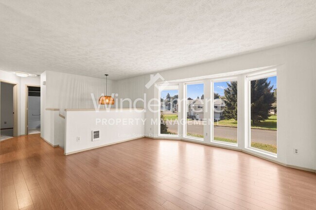 Building Photo - *MOVE IN SPECIAL * 1/2 OFF FIRST FULL MONT...