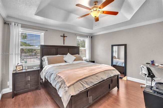 Building Photo - 10112 Royal Palm Blvd