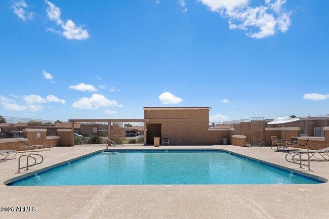 Building Photo - 330 W Tonopah Dr
