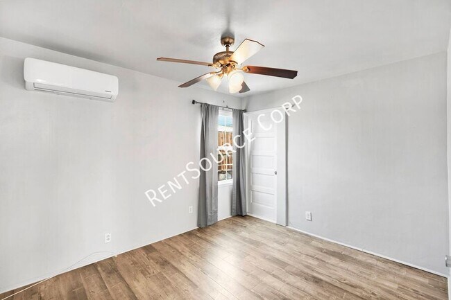 Building Photo - 1040 Flora St