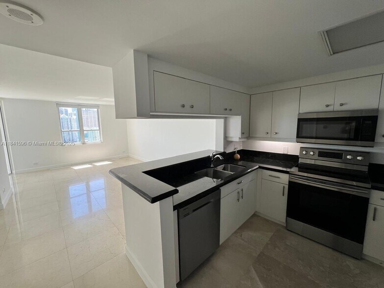 Building Photo - 701 Brickell Key Blvd