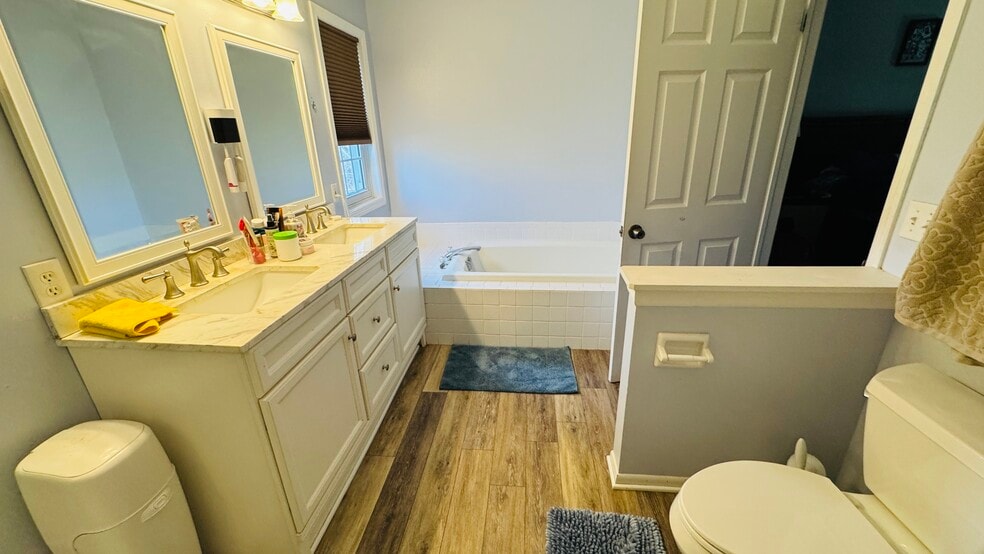 Building Photo - W174N5125 Mulberry Ln