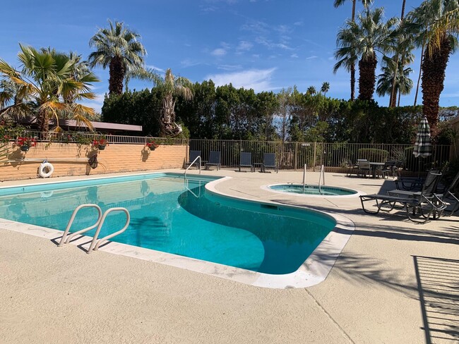 Building Photo - 555 W Baristo Rd