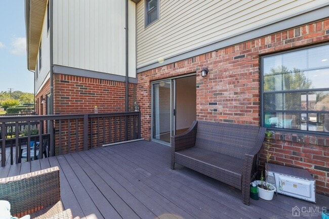 Building Photo - 104 Maple Hill Dr