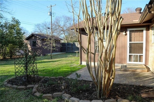 Building Photo - 8402 Stillwood Ln
