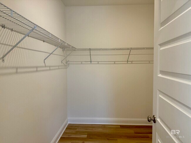 Building Photo - 384 Parkerman Ave