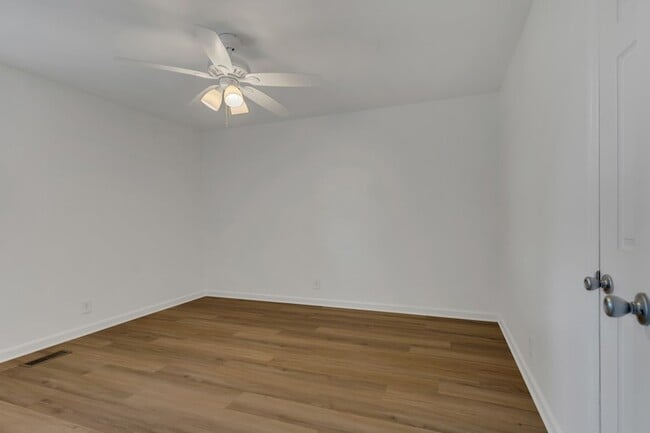Building Photo - 1610 17th Ave N