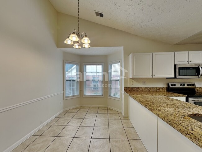 Building Photo - 18 Ludwick Ln