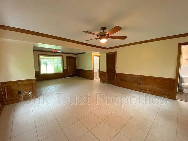 Building Photo - 1914 Capri Dr