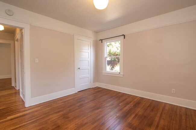 Building Photo - Charming North Park 2 Bedroom with Washer/Dryer, Backyard & Parking!