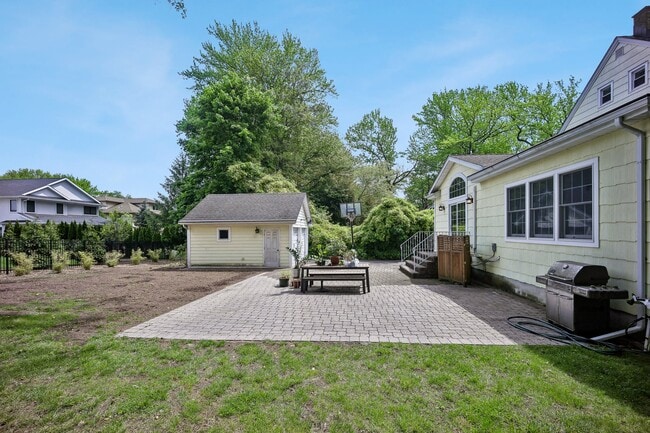 Building Photo - 155 Sunset Ln