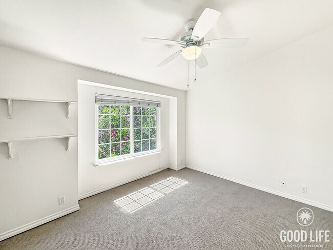 Building Photo - Beautiful 2B/2.5BA Townhouse in Carmel Val...