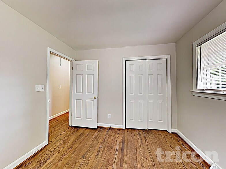 Building Photo - 4300 Oak Forest Dr