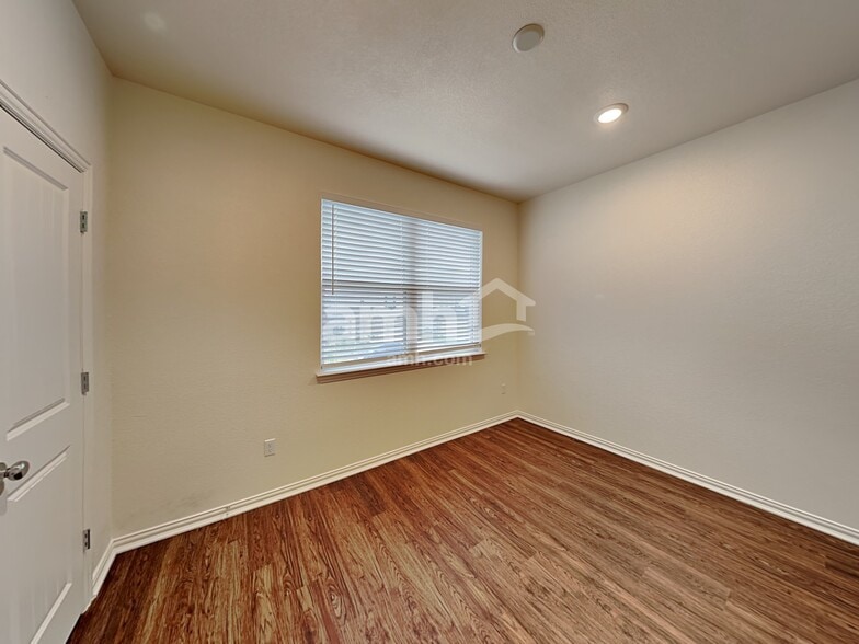 Building Photo - 175 Pebble Creek Run
