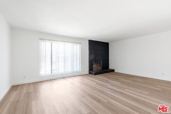 Building Photo - 1020 Larker Ave