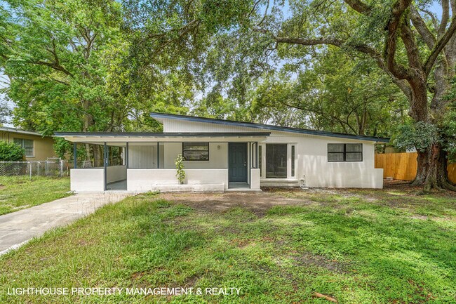 Primary Photo - Renovated 3 Bed/2 Bath Home with Den & Off...