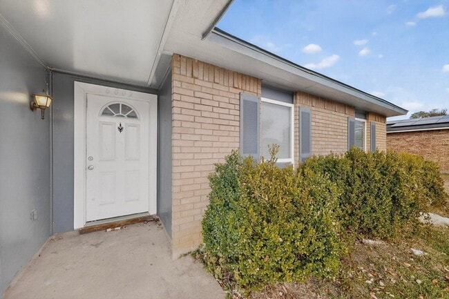 Building Photo - 6805 Newcastle Pl