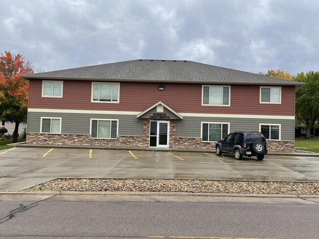 Sunrise Apartment North side - 1215 7th St NE