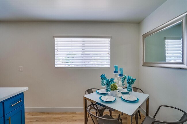 Building Photo - Spacious -2bd/1ba -$2,050.00 - LBC - Parki...