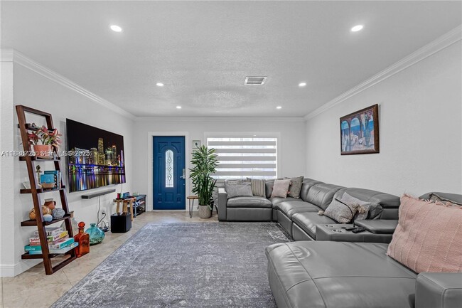 Building Photo - 9901 SW 35th Terrace