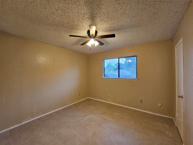 Building Photo - 10531 Golden Meadow Dr