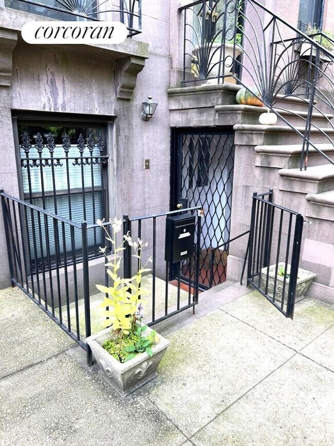 Building Photo - 46 1st Pl