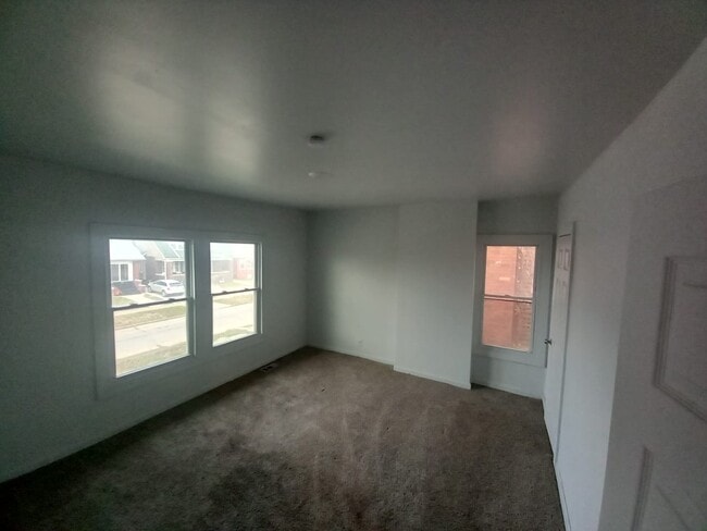 Building Photo - 75 Waverly St