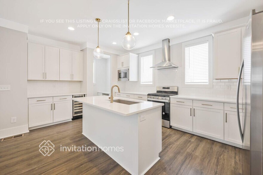 Building Photo - 647 Vernon Ave