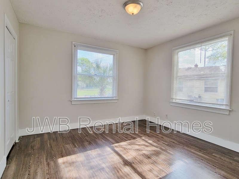 Building Photo - 6916 Park Cir