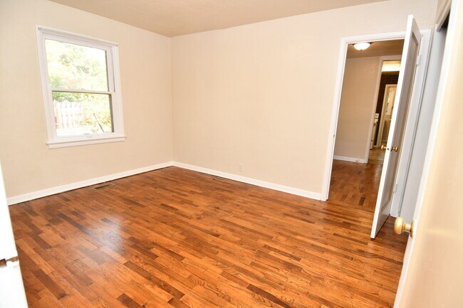 Building Photo - 365 W Birch Ct