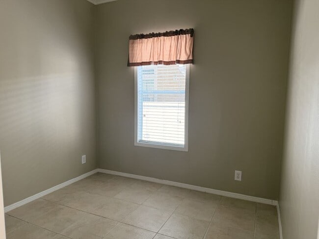 Building Photo - 104 Quail Run