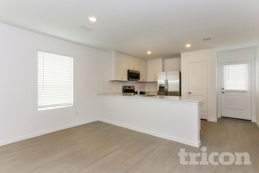 Building Photo - 15200 Grappling Irons Ln