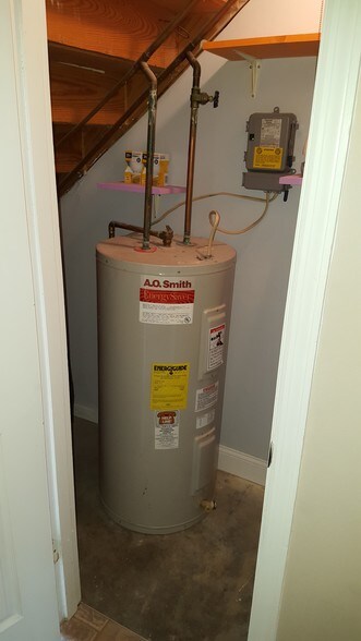 Building Photo - 3000 Golden Rd