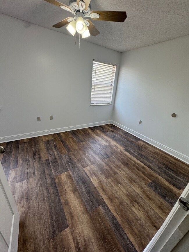 Building Photo - 1191 Bentley Rd